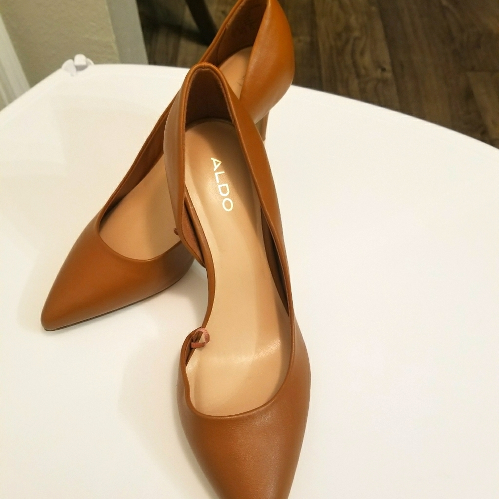 Women's Closed Toe Pump